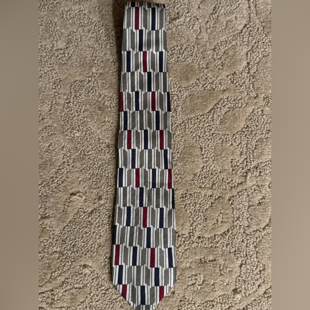 Vintage Geometric Patterned Tie in Gray, Red, and Blue